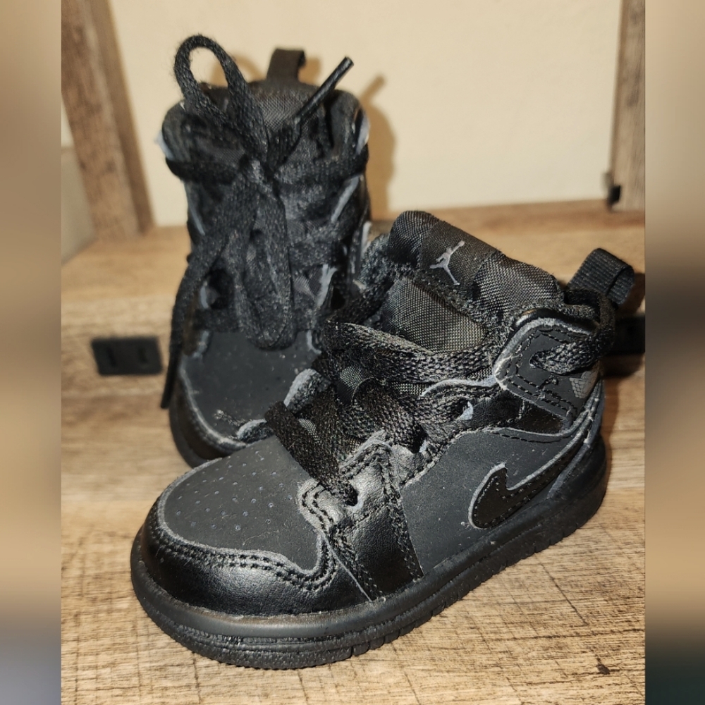 Air Jordan black 4C